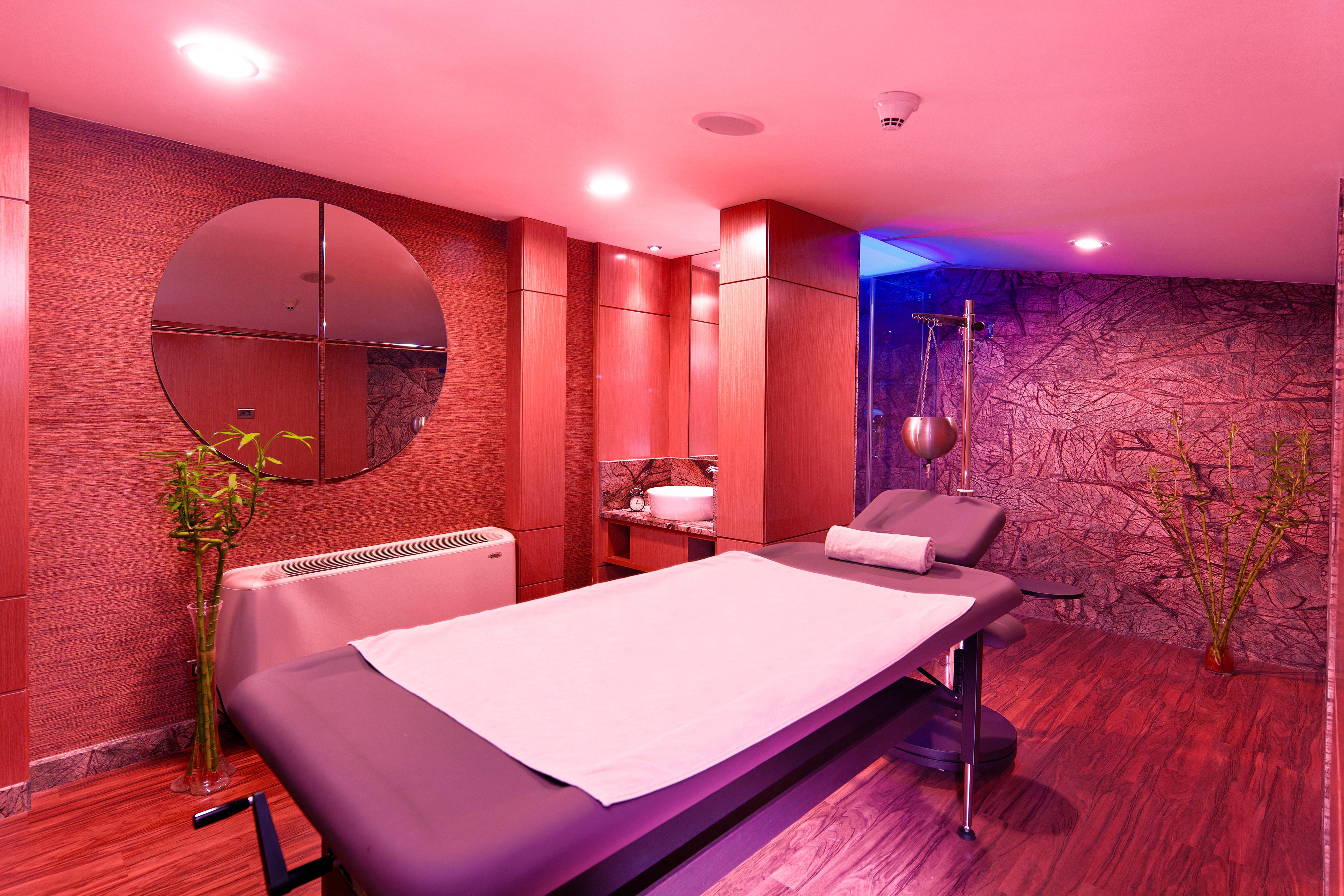 The Green Park Pendik Hotel Istanbul Exterior photo A treatment room at a spa