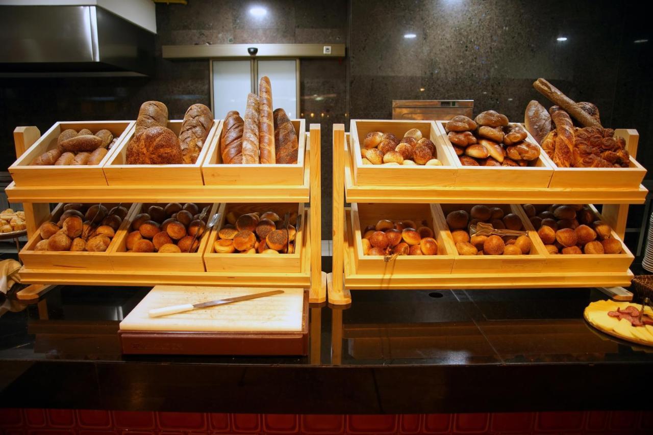 The Green Park Pendik Hotel Istanbul Exterior photo Bread at a buffet