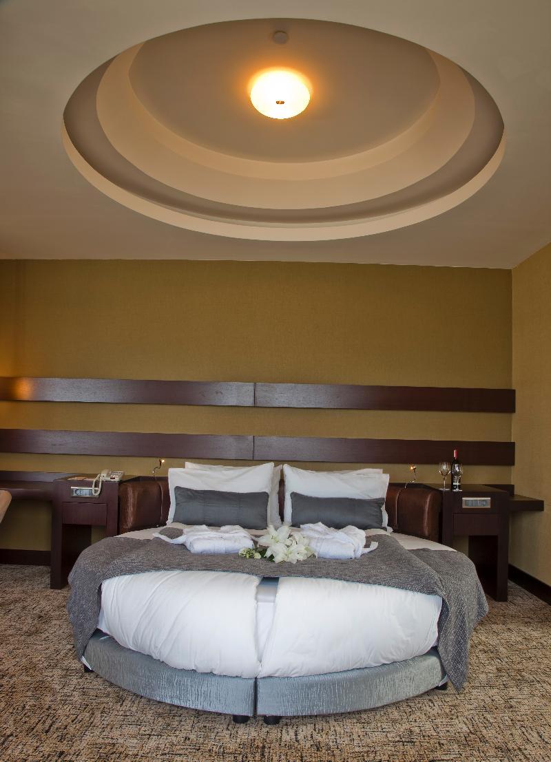 The Green Park Pendik Hotel Istanbul Exterior photo A bedroom at the hotel